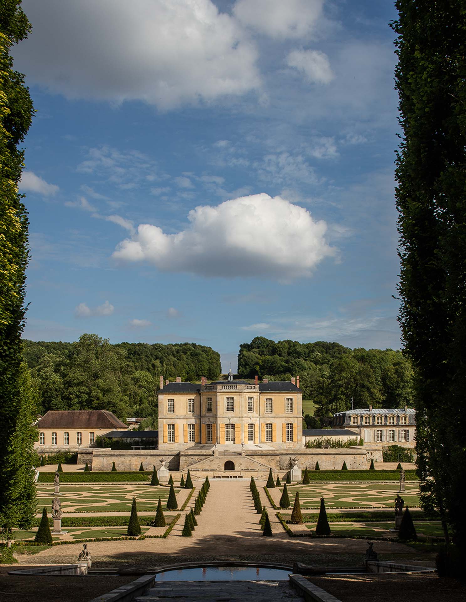 Chateau de Villette luxury property available for exclusive rent rental weddings events departure magazine photo famous facade swimming pool The Heritage Collection