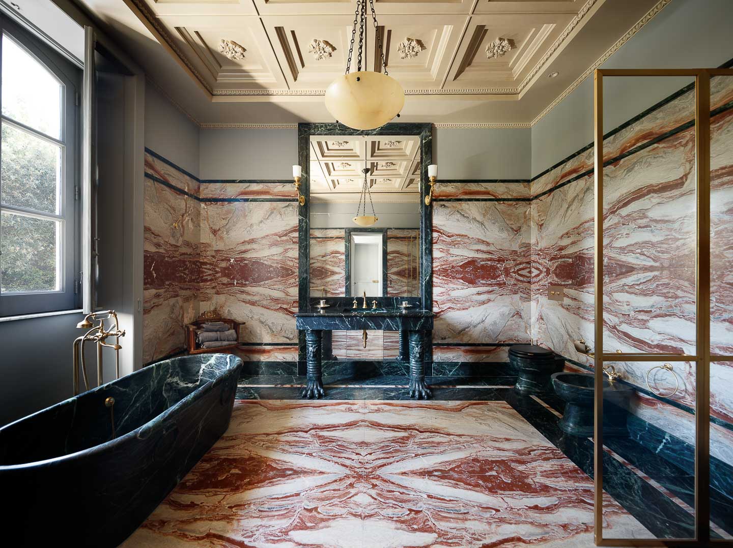 Villa Astor exclusive bathroom bathtub rare marble decor decoration interior French interiordesigner Jacues Garcia luxury travel experience guest holiday vacation stay bedrooms The Heritage Collection