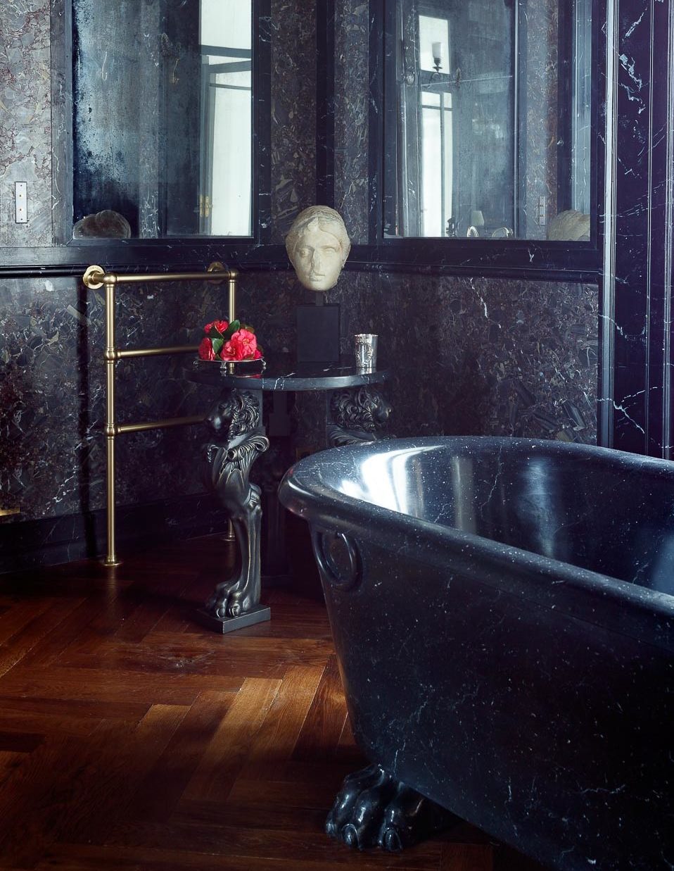 Villa Astor luxury accommodation service Amalfi coast Sorrento bathroom marble floor bathtub The Heritage Collection e1573667364119