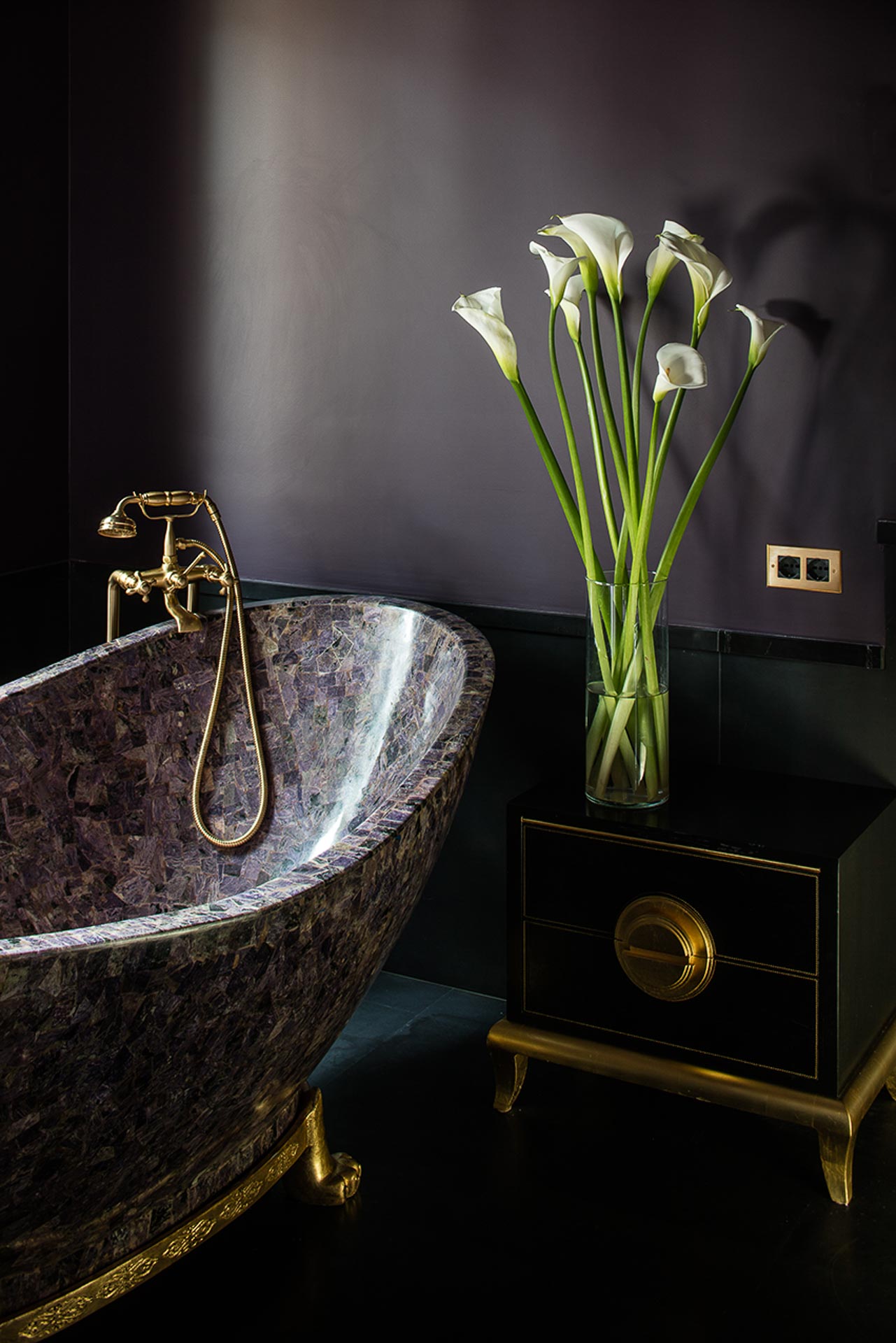 Villa Clara luxury home unique property for hire Rome best accommodation luxurious bathroom design charoite bathtub