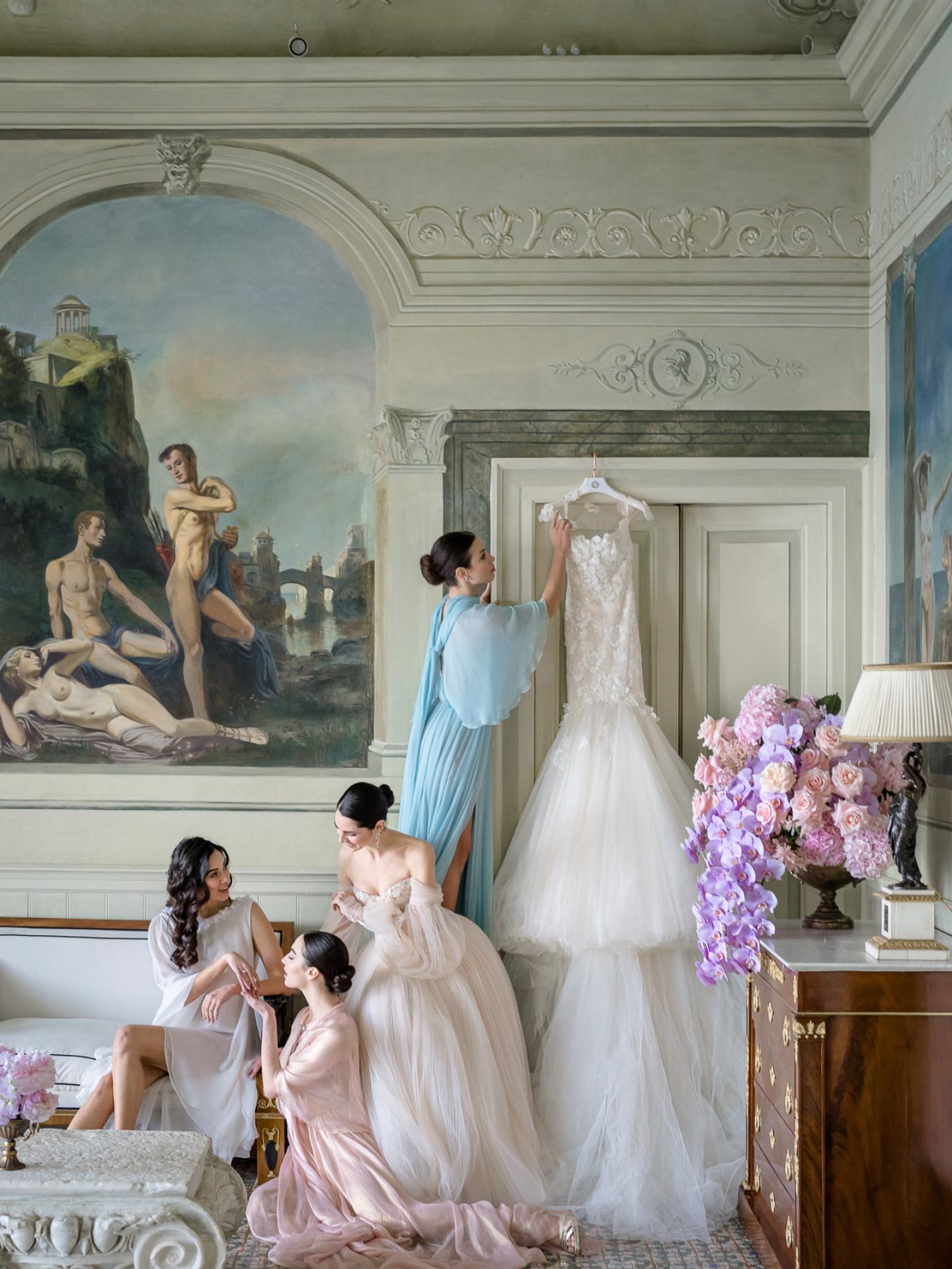 Villa Astor - Wedding dress opening